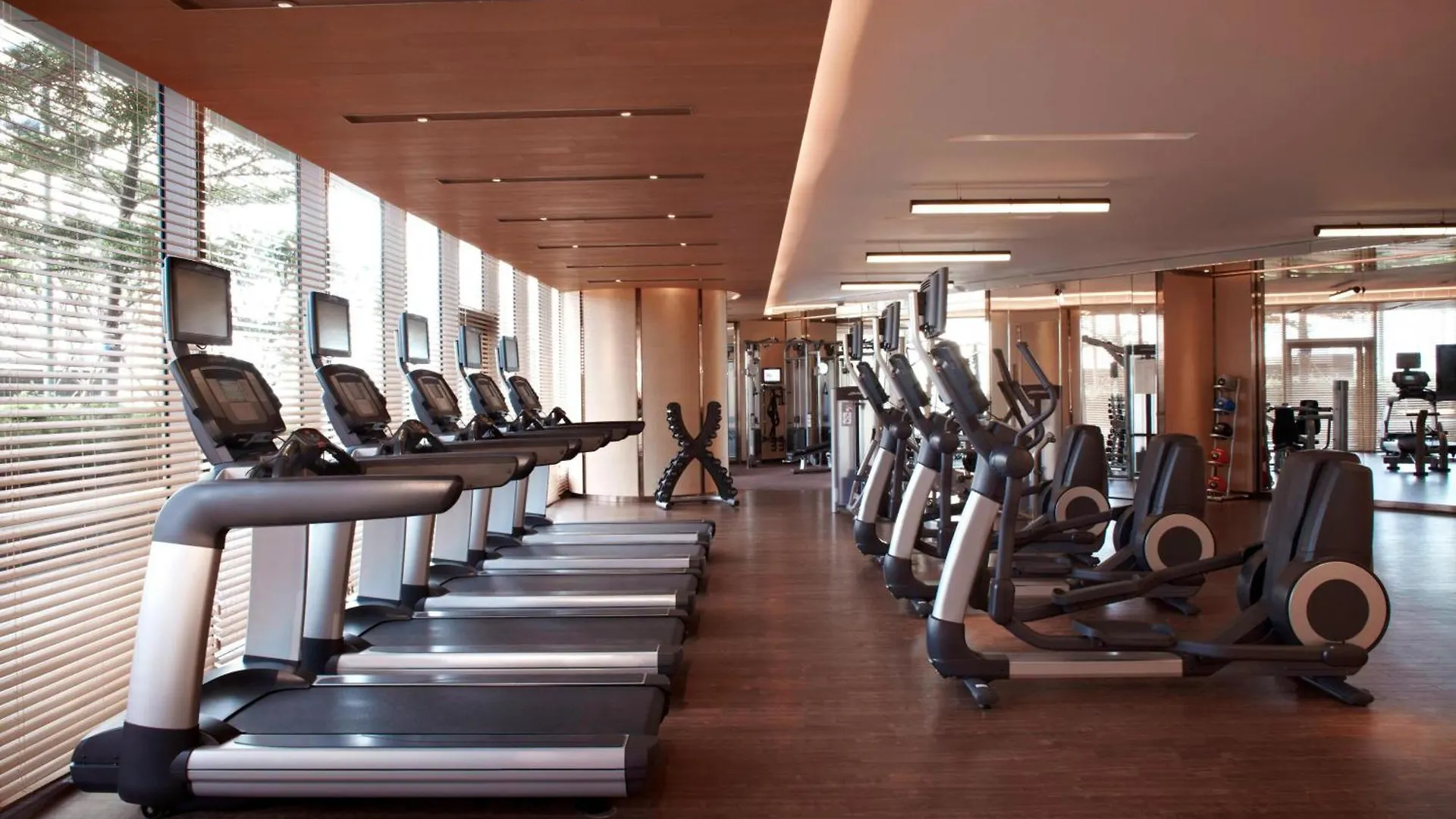 Отель Courtyard By Marriott Hong Kong Sha Tin