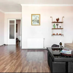 tornikes-apartment.alltbilisihotels.com/